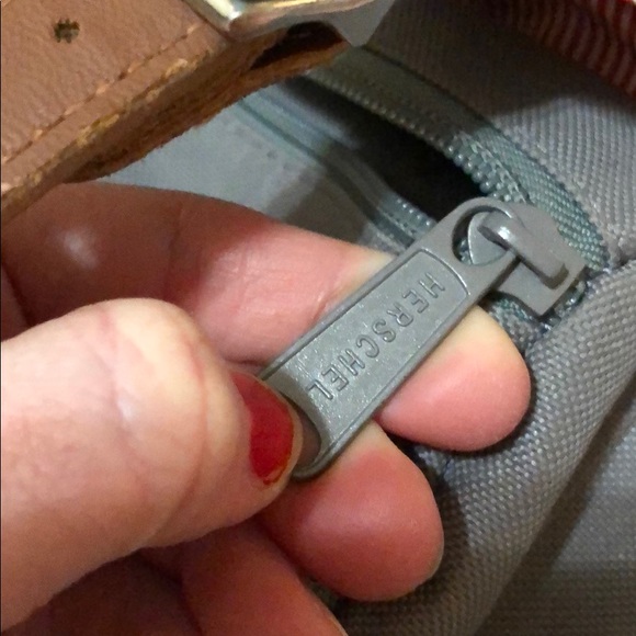 Herschel little America Backpack - Picture 13 of 16